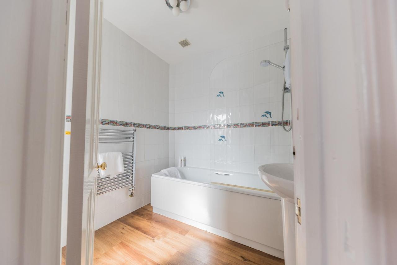 Holly-Wood Guest House Уиндермир Экстерьер фото